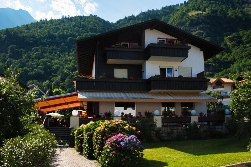 Bed and Breakfast Cafe Rudi Living Parcines Zewnętrze zdjęcie