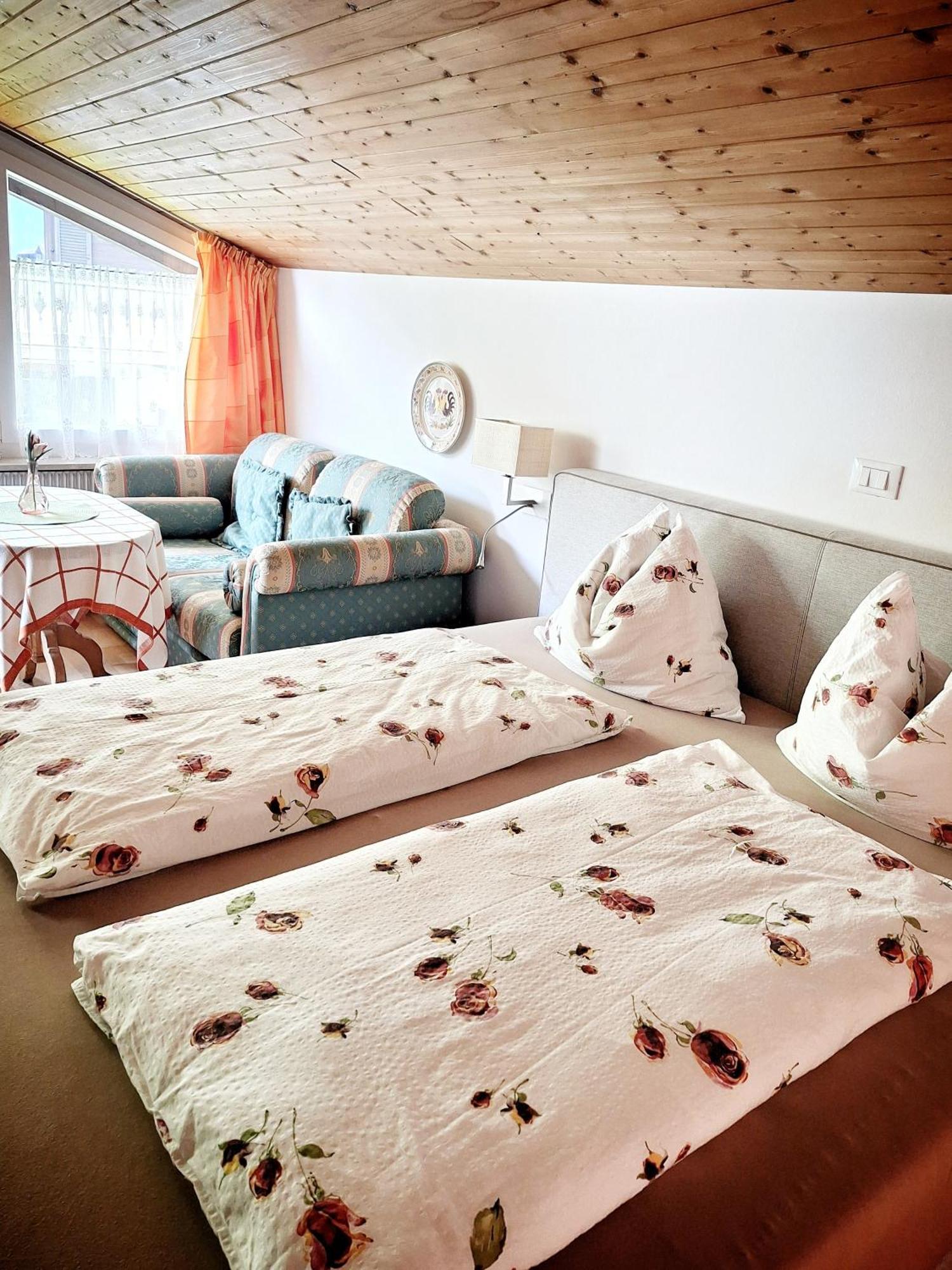 Bed and Breakfast Cafe Rudi Living Parcines Zewnętrze zdjęcie